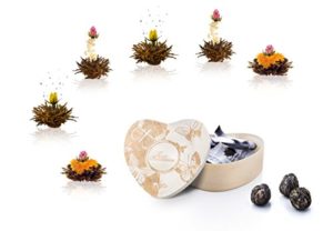 ErblühTee Teeblumen in Holzschachtel Herzform 6Stk in 3 Sorten Schwarzer Tee von Creano